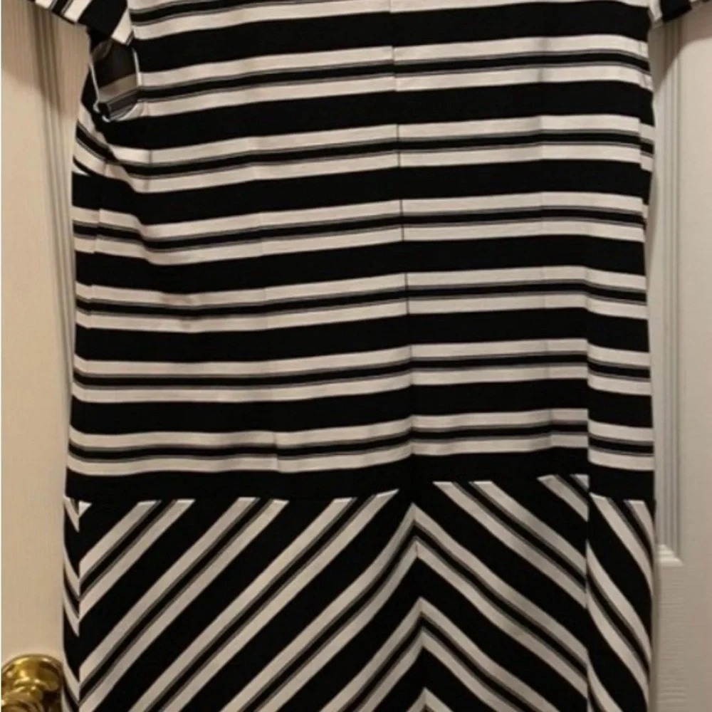 Karl Lagerfeld Paris Directional Stripe Cap Sleeve - Picture 5 of 9